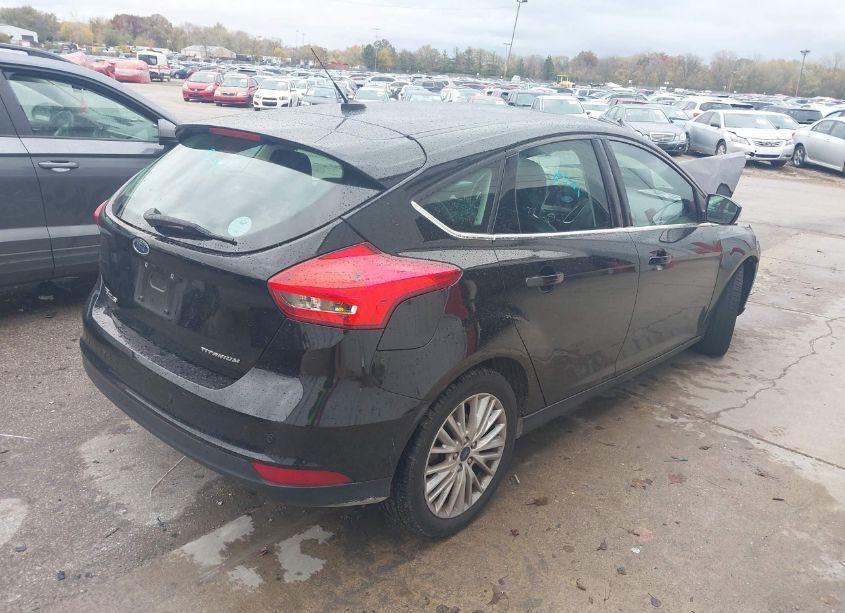 Photo 4 of 2018 Ford Focus TITANIUM (VIN 1FADP3N24JL320257)