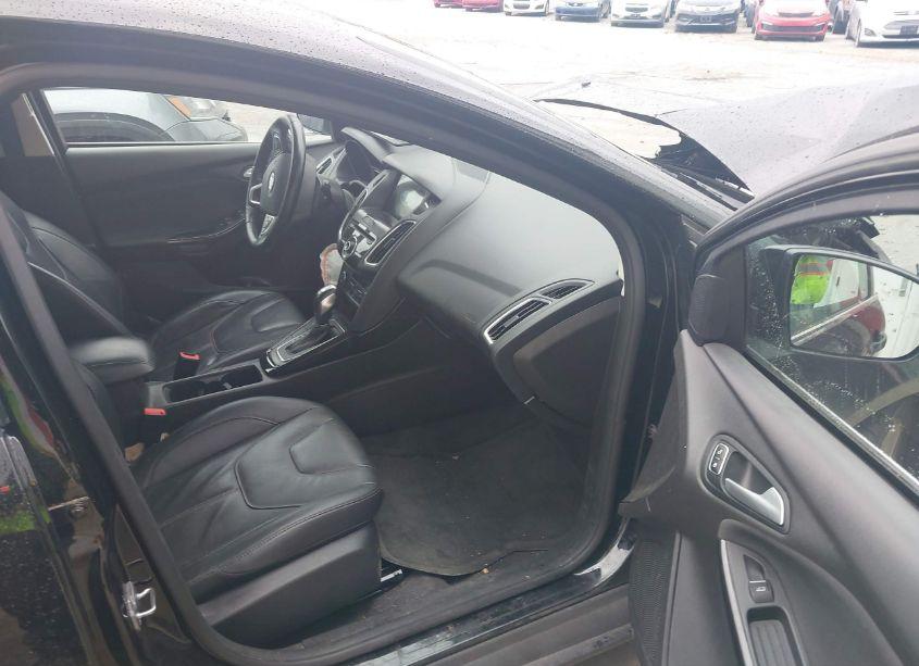 Photo 5 of 2018 Ford Focus TITANIUM (VIN 1FADP3N24JL320257)