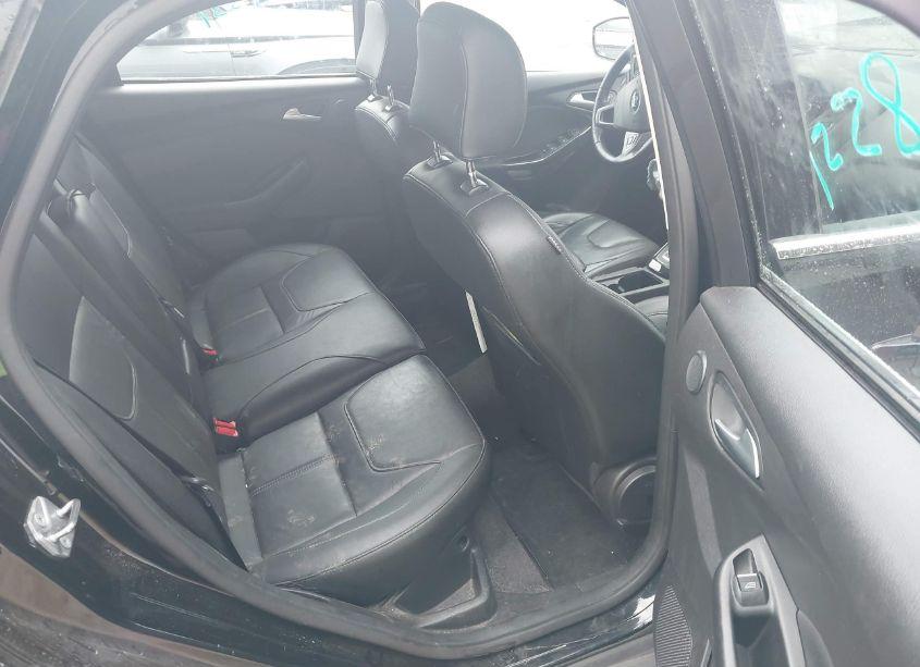 Photo 8 of 2018 Ford Focus TITANIUM (VIN 1FADP3N24JL320257)