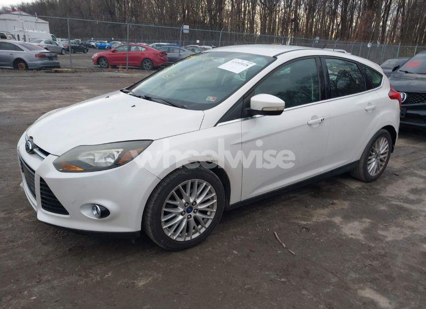 Photo 2 of 2013 Ford Focus TITANIUM (VIN 1FADP3N25DL143495)