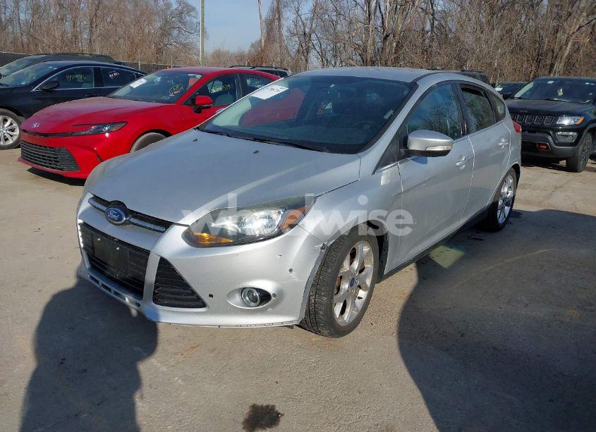 Photo 2 of 2014 Ford Focus TITANIUM (VIN 1FADP3N25EL197395)
