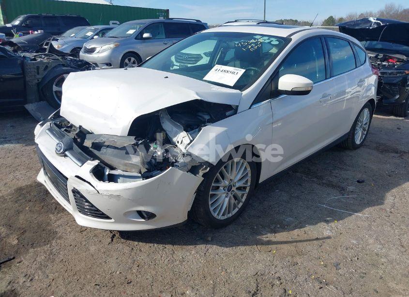 Photo 2 of 2014 Ford Focus TITANIUM (VIN 1FADP3N25EL359431)