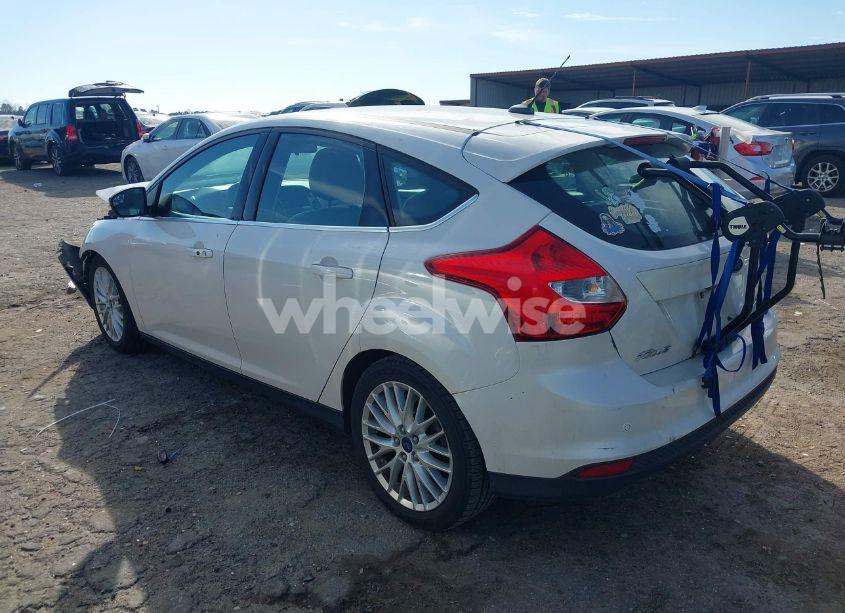 Photo 3 of 2014 Ford Focus TITANIUM (VIN 1FADP3N25EL359431)
