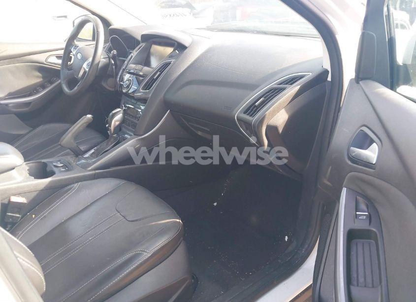 Photo 5 of 2014 Ford Focus TITANIUM (VIN 1FADP3N25EL359431)