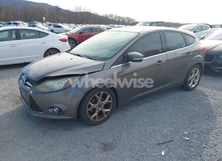 Photo 2 of 2014 Ford Focus TITANIUM (VIN 1FADP3N25EL396897)