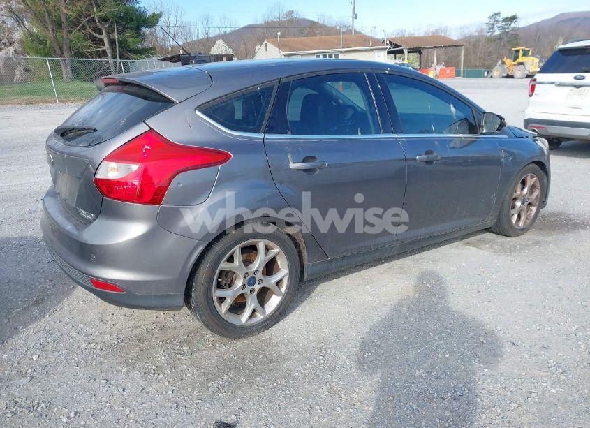 Photo 4 of 2014 Ford Focus TITANIUM (VIN 1FADP3N25EL396897)