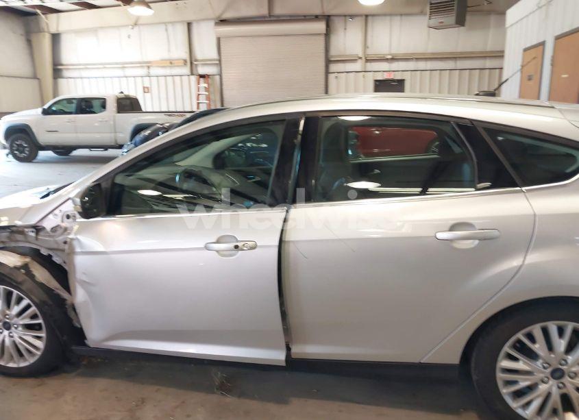 Photo 14 of 2016 Ford Focus TITANIUM (VIN 1FADP3N25GL232648)