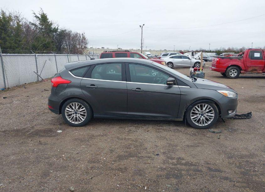 Photo 13 of 2016 Ford Focus TITANIUM (VIN 1FADP3N25GL302634)