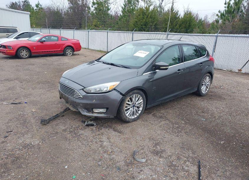 Photo 2 of 2016 Ford Focus TITANIUM (VIN 1FADP3N25GL302634)