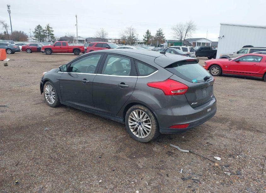 Photo 3 of 2016 Ford Focus TITANIUM (VIN 1FADP3N25GL302634)