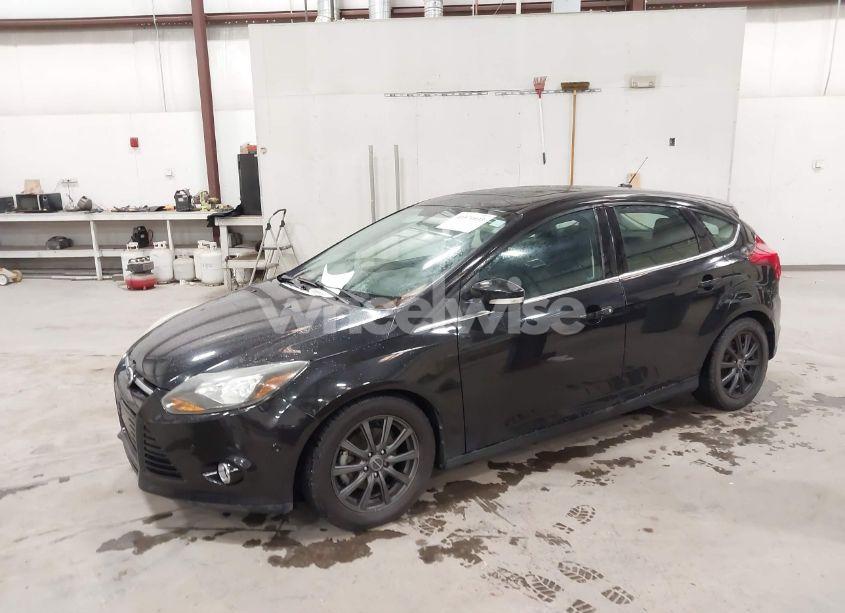 Photo 2 of 2013 Ford Focus TITANIUM (VIN 1FADP3N26DL151783)