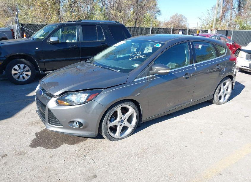 Photo 2 of 2013 Ford Focus TITANIUM (VIN 1FADP3N26DL176926)