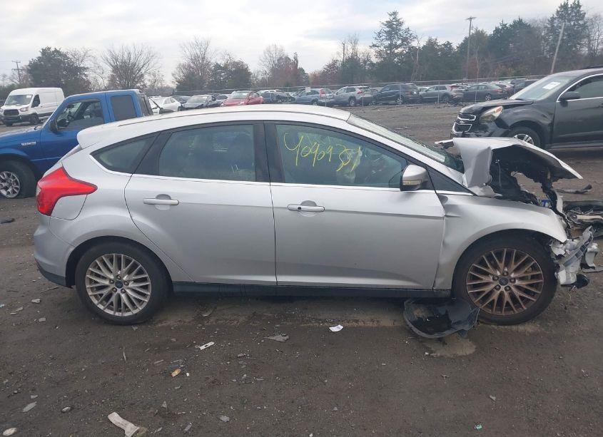 Photo 13 of 2014 Ford Focus TITANIUM (VIN 1FADP3N26EL298364)