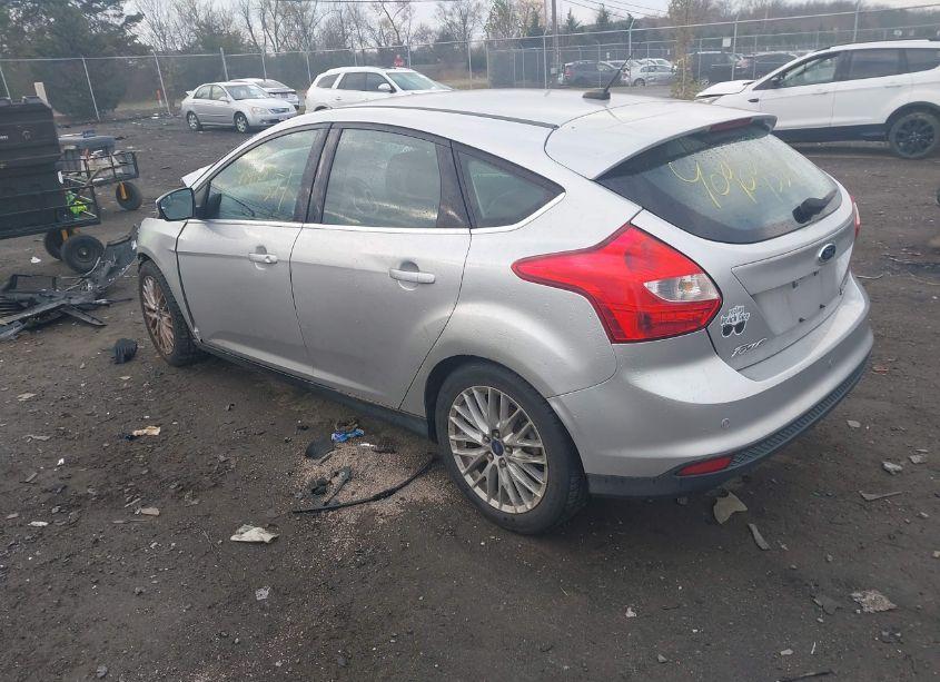 Photo 3 of 2014 Ford Focus TITANIUM (VIN 1FADP3N26EL298364)