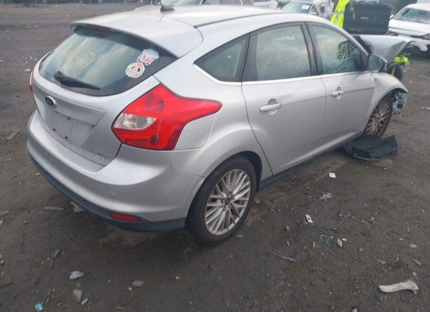 Photo 4 of 2014 Ford Focus TITANIUM (VIN 1FADP3N26EL298364)