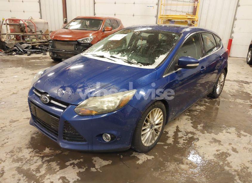 Photo 2 of 2014 Ford Focus TITANIUM (VIN 1FADP3N26EL342167)