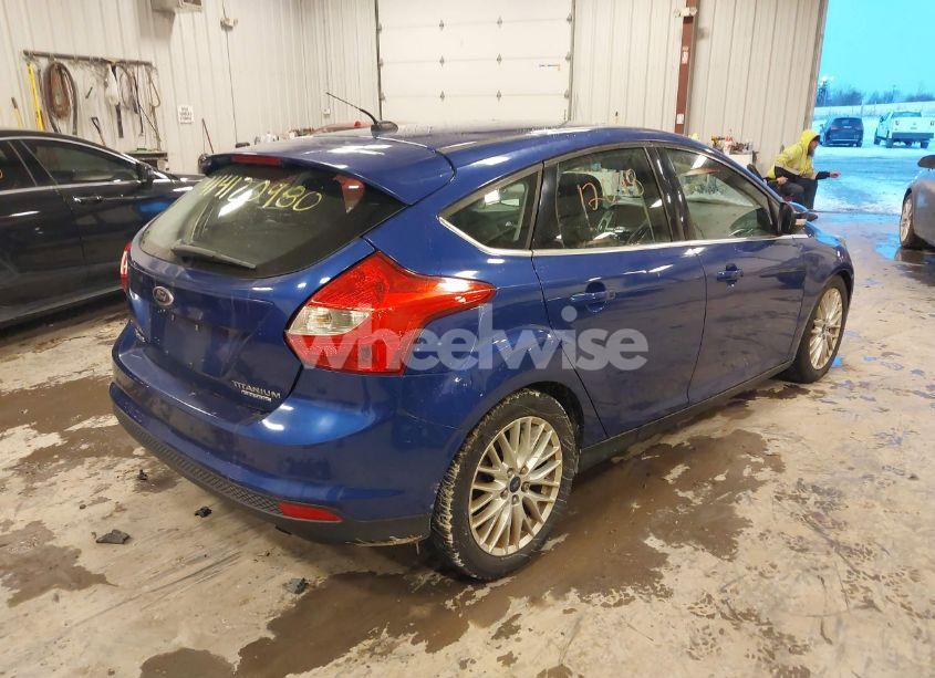 Photo 4 of 2014 Ford Focus TITANIUM (VIN 1FADP3N26EL342167)