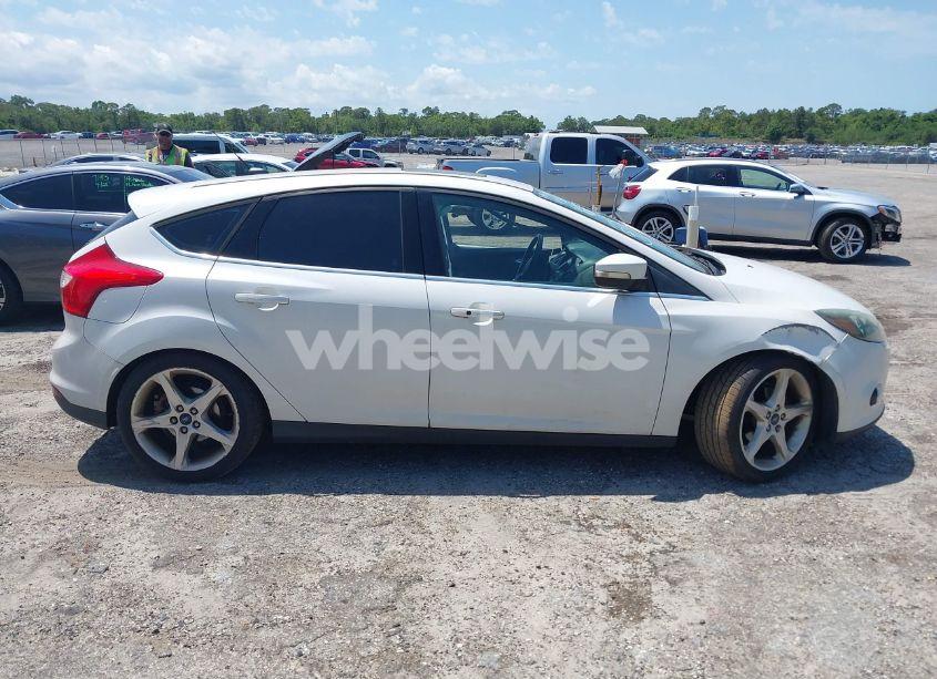 Photo 13 of 2014 Ford Focus TITANIUM (VIN 1FADP3N26EL422410)