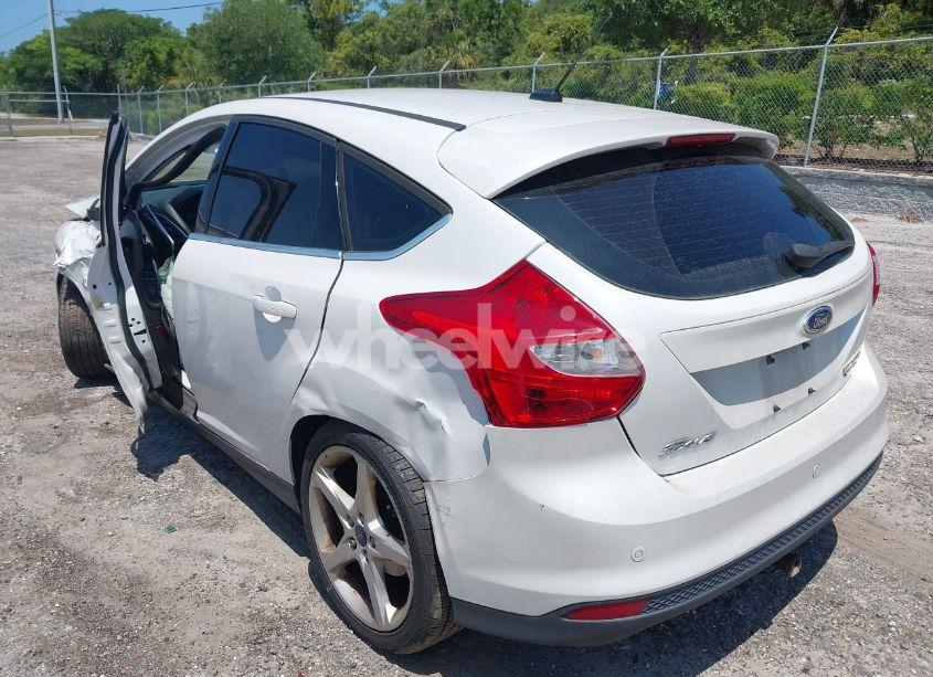 Photo 3 of 2014 Ford Focus TITANIUM (VIN 1FADP3N26EL422410)