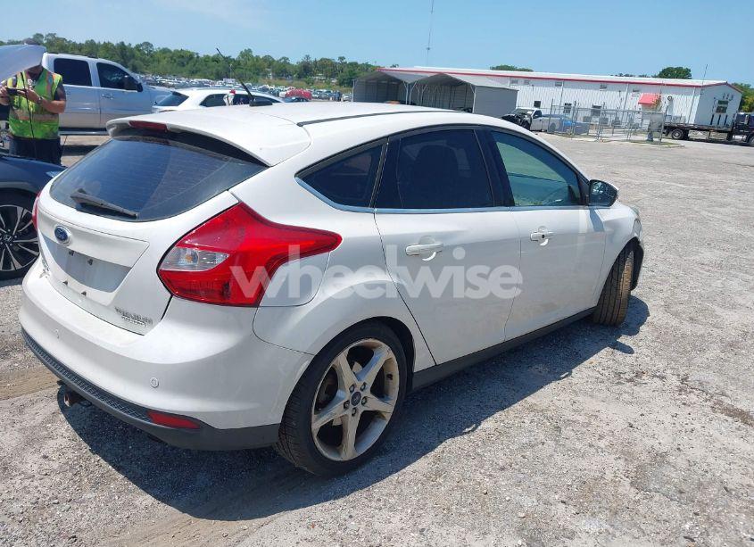 Photo 4 of 2014 Ford Focus TITANIUM (VIN 1FADP3N26EL422410)