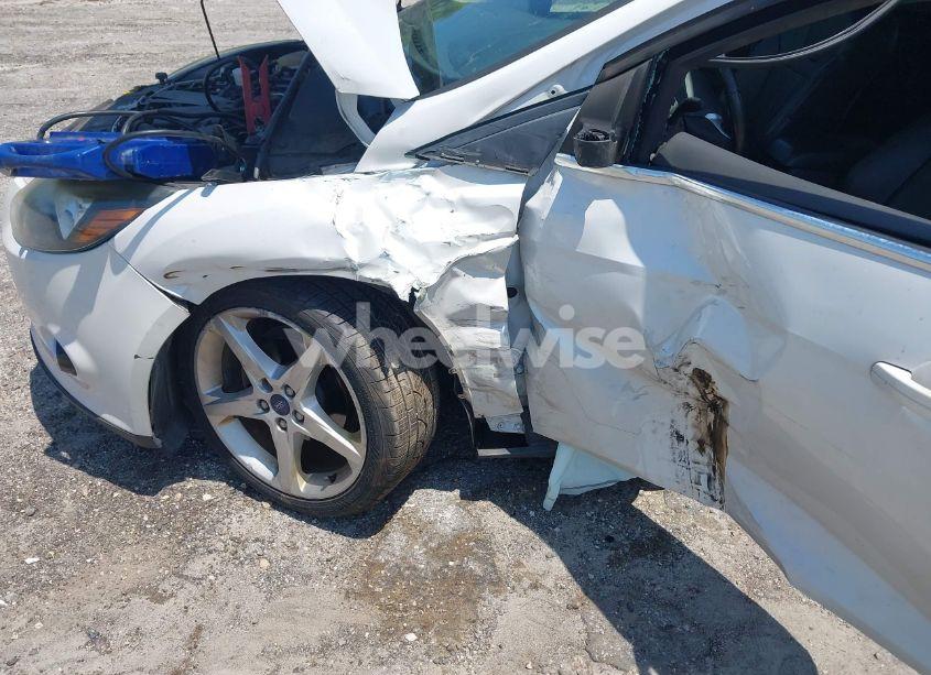 Photo 6 of 2014 Ford Focus TITANIUM (VIN 1FADP3N26EL422410)