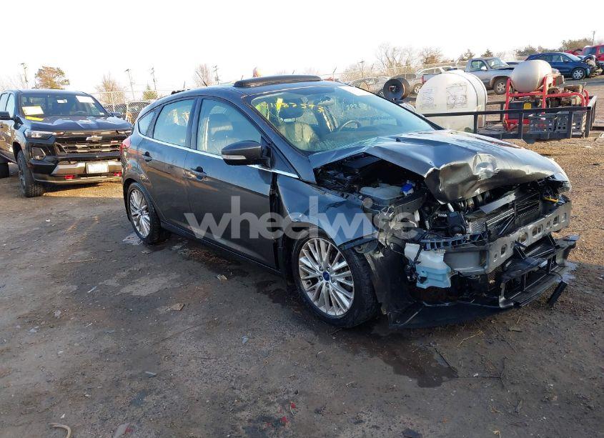 2015 Ford Focus TITANIUM (VIN 1FADP3N26FL215985) main photo