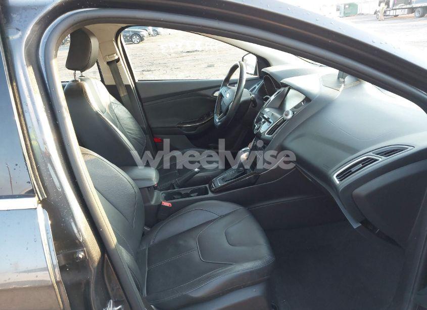 Photo 5 of 2015 Ford Focus TITANIUM (VIN 1FADP3N26FL215985)
