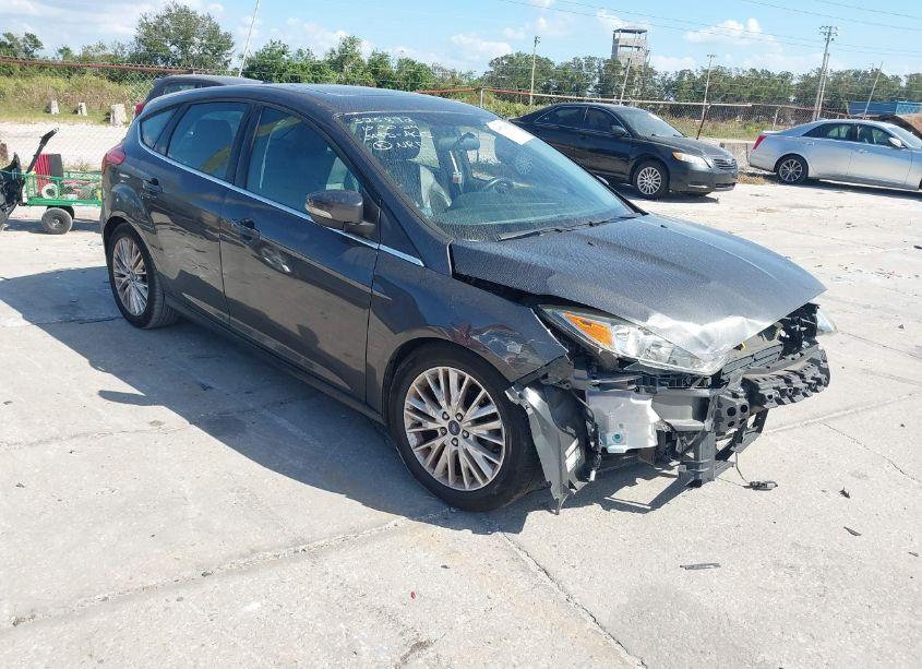 2015 Ford Focus TITANIUM (VIN 1FADP3N26FL354403) main photo