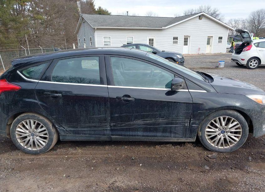 Photo 13 of 2016 Ford Focus TITANIUM (VIN 1FADP3N26GL228141)