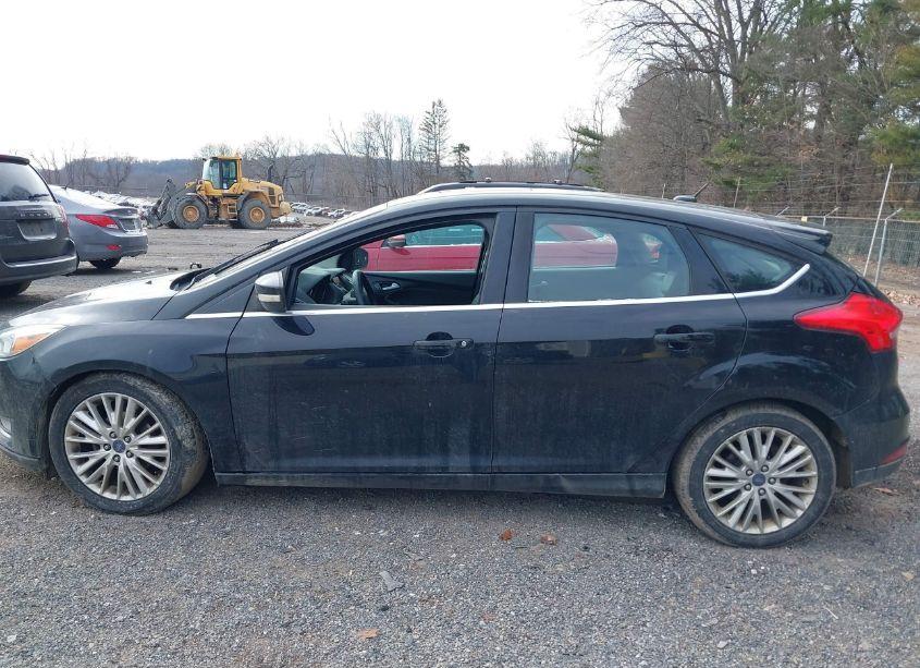 Photo 14 of 2016 Ford Focus TITANIUM (VIN 1FADP3N26GL228141)
