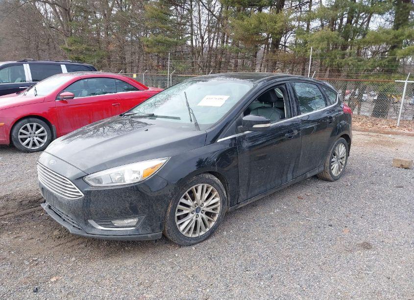 Photo 2 of 2016 Ford Focus TITANIUM (VIN 1FADP3N26GL228141)