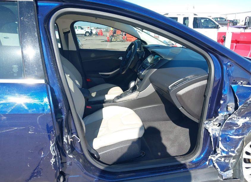 Photo 5 of 2016 Ford Focus TITANIUM (VIN 1FADP3N26GL259891)