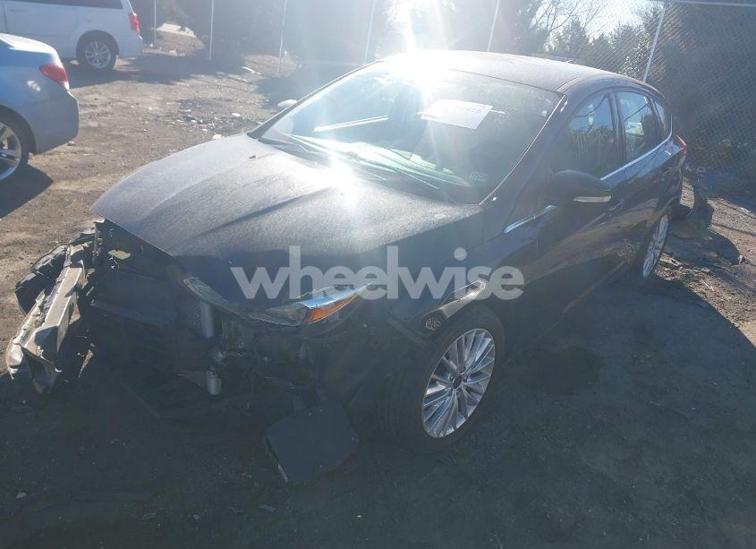 Photo 2 of 2016 Ford Focus TITANIUM (VIN 1FADP3N26GL299596)