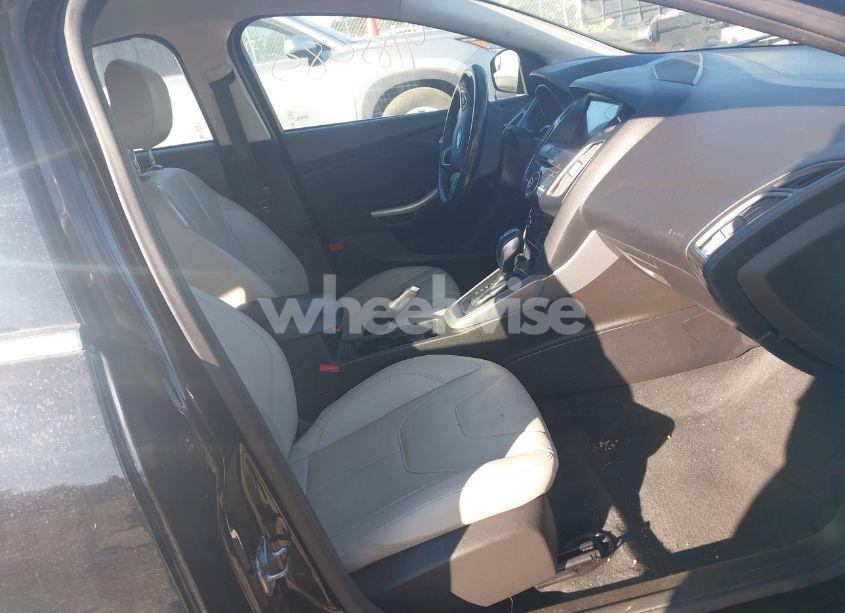 Photo 5 of 2016 Ford Focus TITANIUM (VIN 1FADP3N26GL299596)