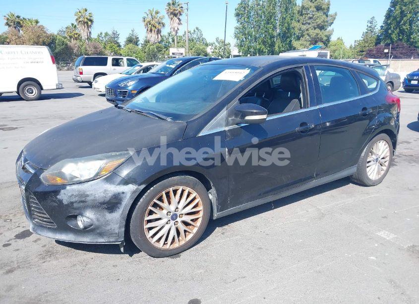 Photo 2 of 2013 Ford Focus TITANIUM (VIN 1FADP3N27DL301593)
