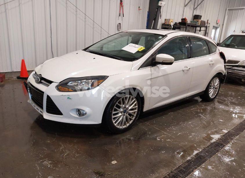 Photo 2 of 2014 Ford Focus TITANIUM (VIN 1FADP3N27EL110287)