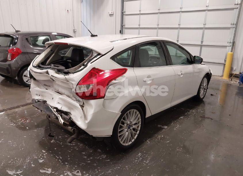 Photo 4 of 2014 Ford Focus TITANIUM (VIN 1FADP3N27EL110287)