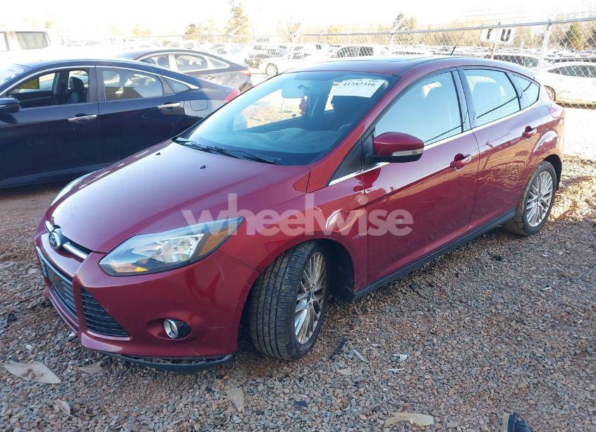 Photo 2 of 2014 Ford Focus TITANIUM (VIN 1FADP3N27EL457571)