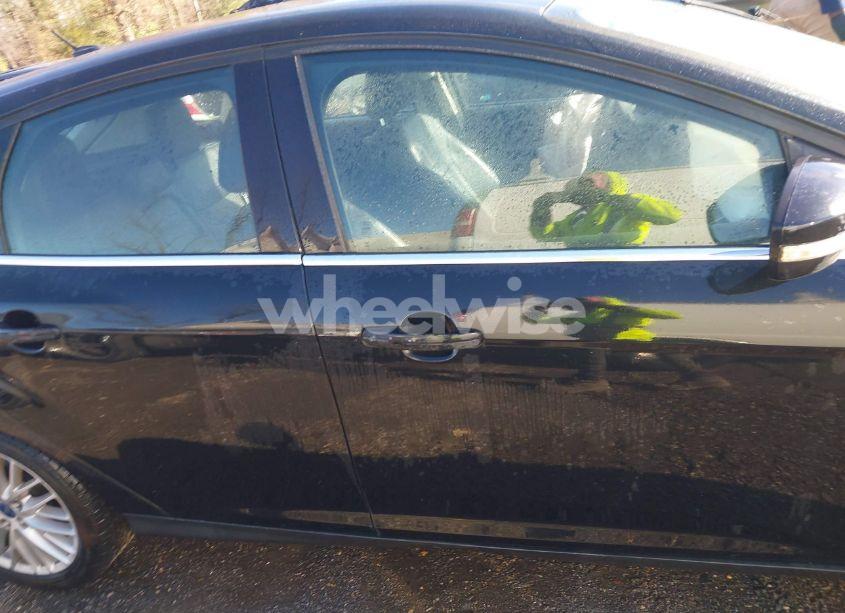 Photo 14 of 2014 Ford Focus TITANIUM (VIN 1FADP3N27EL458462)