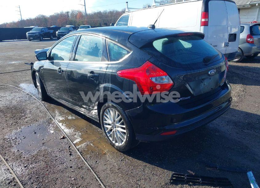 Photo 3 of 2014 Ford Focus TITANIUM (VIN 1FADP3N27EL458462)