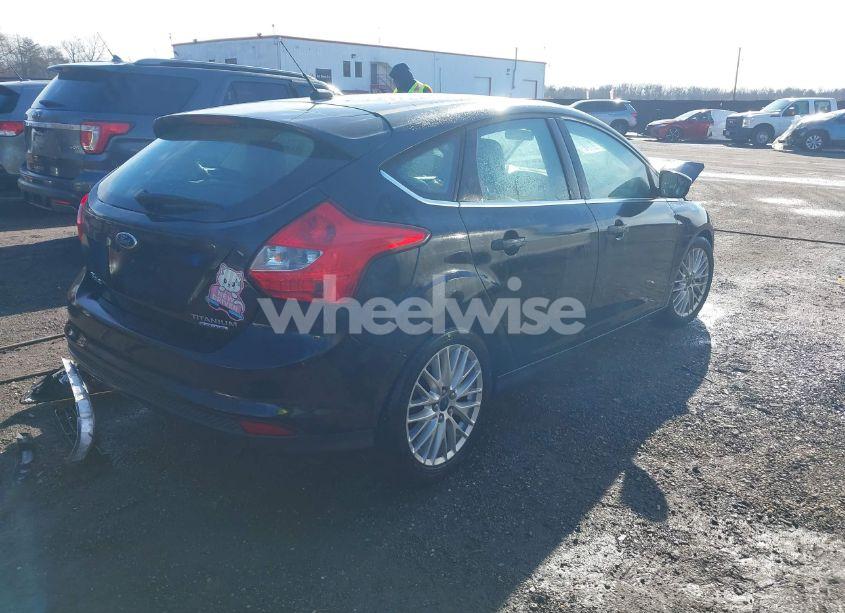 Photo 4 of 2014 Ford Focus TITANIUM (VIN 1FADP3N27EL458462)