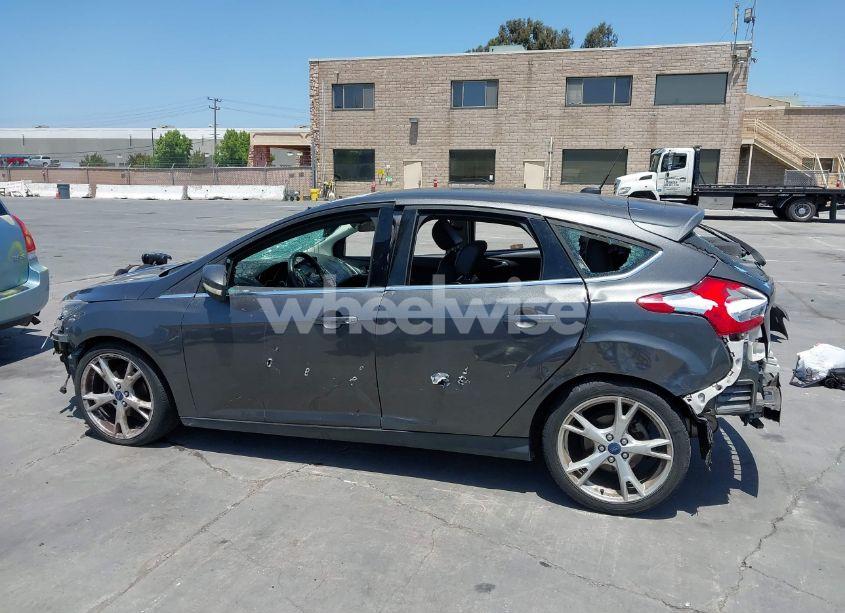 Photo 15 of 2015 Ford Focus TITANIUM (VIN 1FADP3N27FL380525)