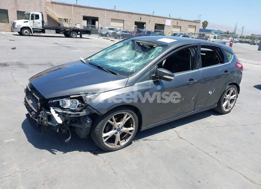 Photo 2 of 2015 Ford Focus TITANIUM (VIN 1FADP3N27FL380525)