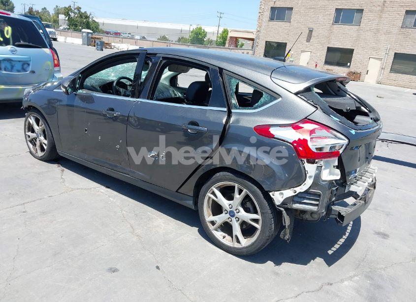 Photo 3 of 2015 Ford Focus TITANIUM (VIN 1FADP3N27FL380525)