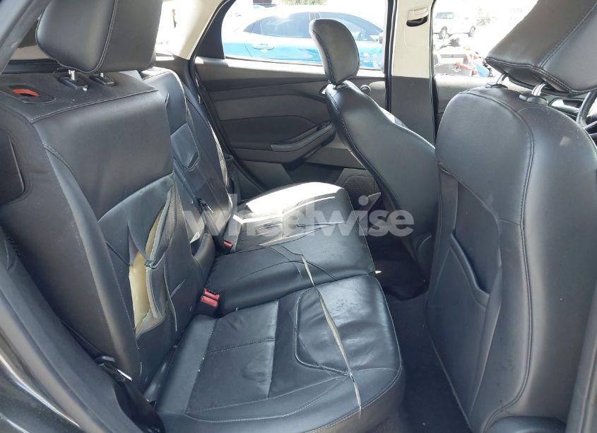 Photo 8 of 2015 Ford Focus TITANIUM (VIN 1FADP3N27FL380525)