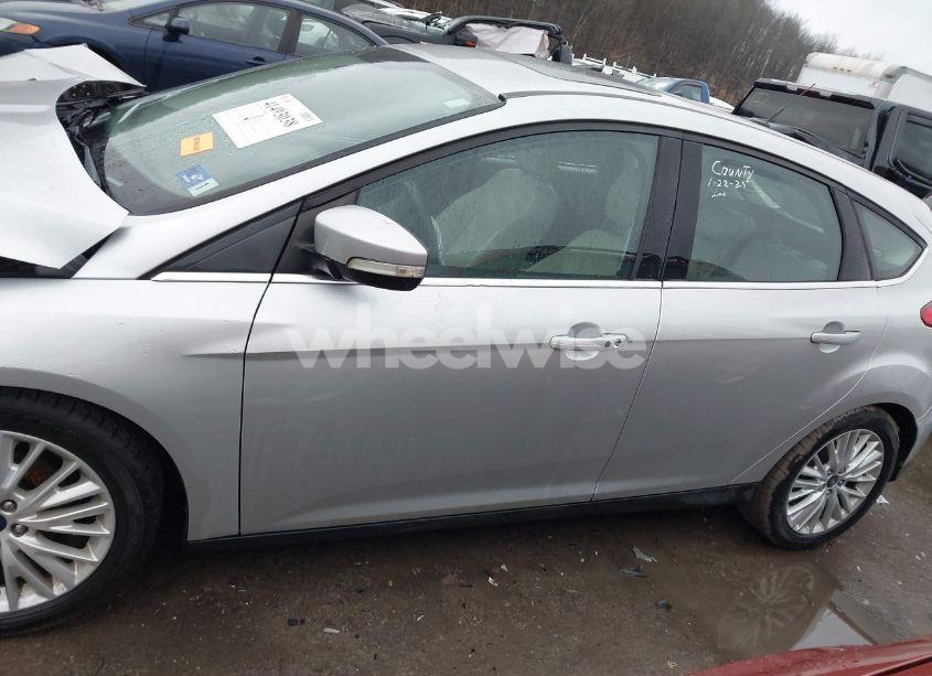 Photo 14 of 2018 Ford Focus TITANIUM (VIN 1FADP3N27JL316865)