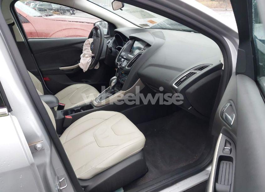 Photo 5 of 2018 Ford Focus TITANIUM (VIN 1FADP3N27JL316865)