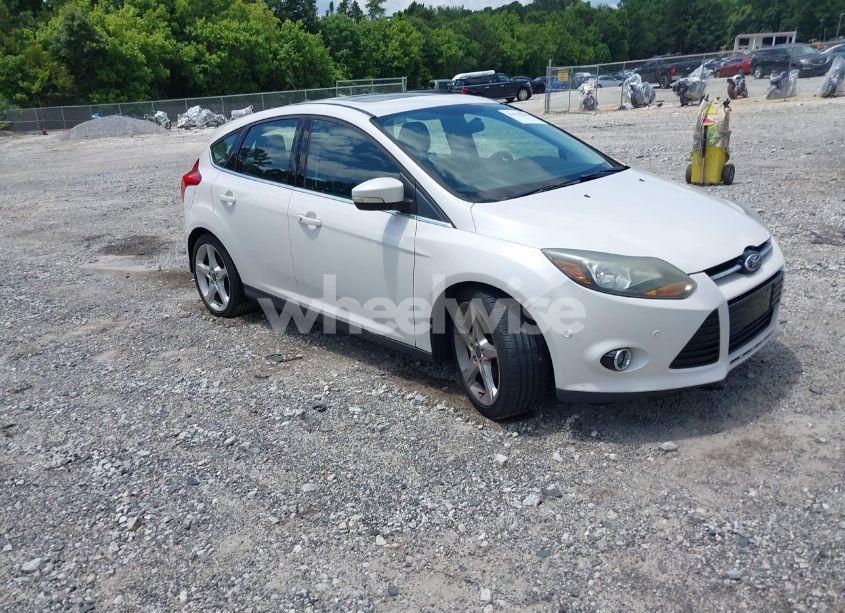 2013 Ford Focus TITANIUM (VIN 1FADP3N28DL335610) main photo