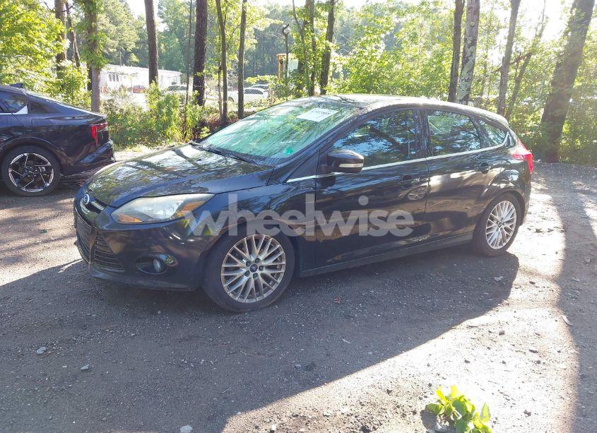 Photo 2 of 2014 Ford Focus TITANIUM (VIN 1FADP3N28EL166187)