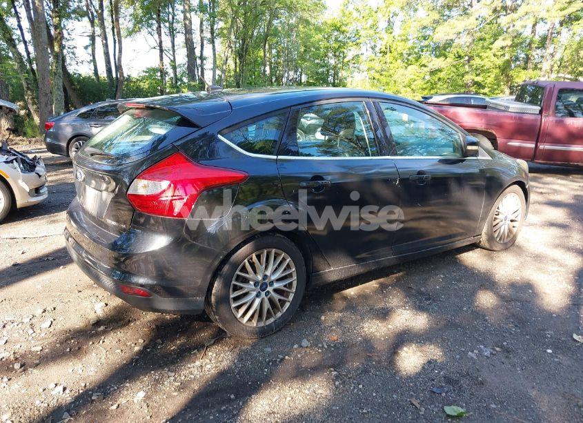 Photo 4 of 2014 Ford Focus TITANIUM (VIN 1FADP3N28EL166187)